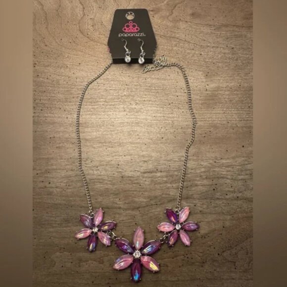 Paparazzi Floral Necklace And Earring Set NWT - Picture 2 of 6